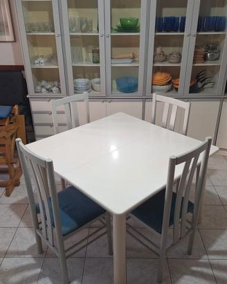 Tavolo in legno bianco con 4 sedie