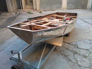 barca a vela Dinghy Mirror parzialmente restaurata