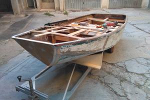 barca a vela Dinghy Mirror parzialmente restaurata