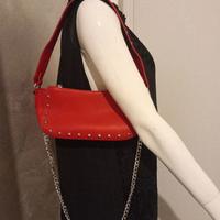 Borsa Bershka colore rosso con tracolla