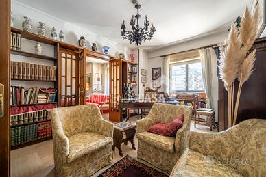 Ampio e Luminoso 7 vani 195 mq Via Delle Alpi