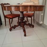 Tavolino dell'800 ovale con sedie
