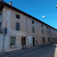AMPIA CASA D'EPOCA DA RISTRUTTURARE IN CENTRO