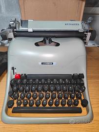 macchina da scrivere Olivetti 
