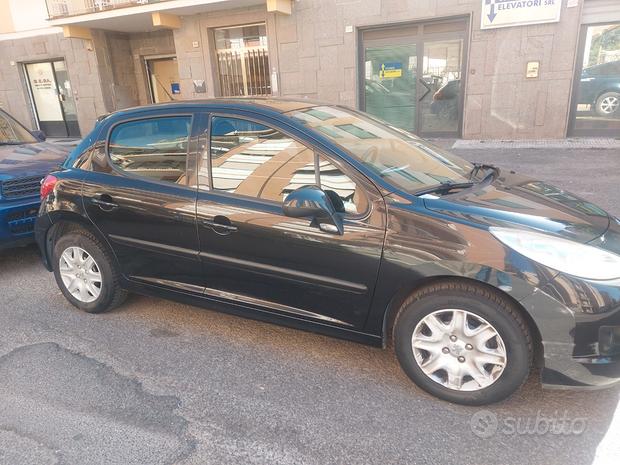 Peugeot 207 - 2010 OR4473