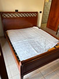 Letto matrimoniale + comodini
