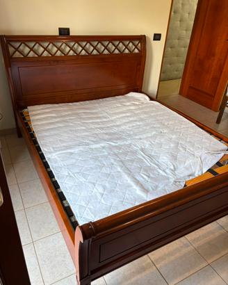 Letto matrimoniale + comodini