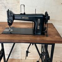 Macchina da cucire Necchi restaurata