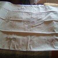 Tovaglia Canapa Ricamata a Mano con 12 Tovaglioli