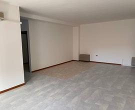 UFFICIO DI 450 MQ FRONTE PONTEBBANA