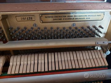 pianoforte verticale Petrof