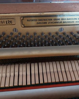 pianoforte verticale Petrof