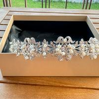 Diadema con strass e perle