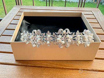 Diadema con strass e perle