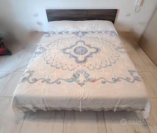 Copriletto ricamo a mano pizzo Chiacchierino