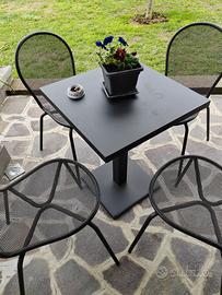 Tavolino da esterno Emu con 4 sedie