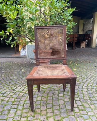 Sedia in legno e paglia di vienna.