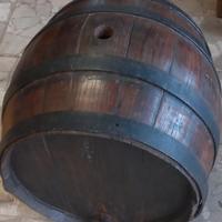 Botte antica in legno  per accetto e vino