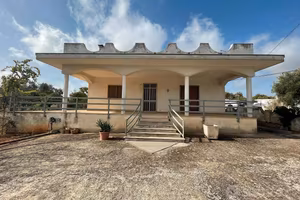 Villa con garage e trulletto