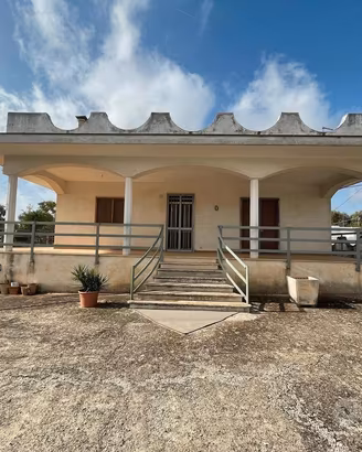 Villa con garage e trulletto