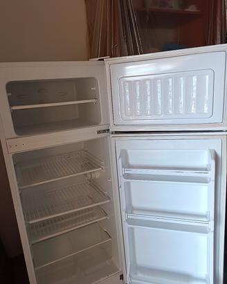 Frigorifero con congelatore 