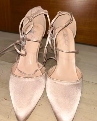 Scarpa con tacco rosa cipria elegante per feste