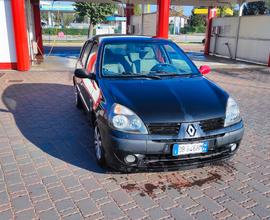 RENAULT Clio - 2006