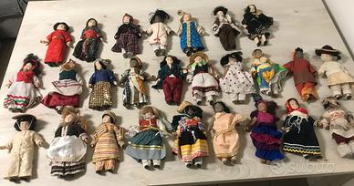 Lotto 26 Bambole Vintage in Porcellana e Ceramica