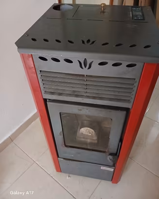 vedesi stufa pellet usata con tubi