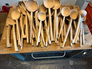 Mestolo in legno fatto a mano stock