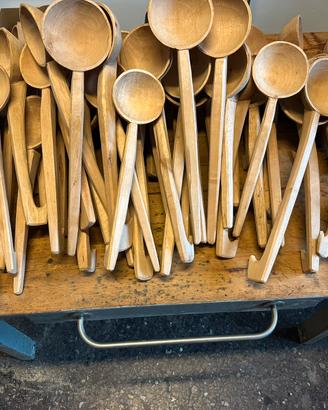 Mestolo in legno fatto a mano stock