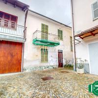 CASA CON GIARDINO PRIVATO IN POSIZIONE TRANQUILLA!