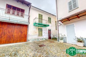 CASA CON GIARDINO PRIVATO IN POSIZIONE TRANQUILLA!