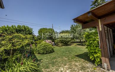 LUMINOSA VILLA INDIPENDENTE