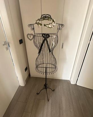 Manichino o busto in ferro battuto