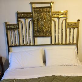 Letto matrimoniale in ottone.