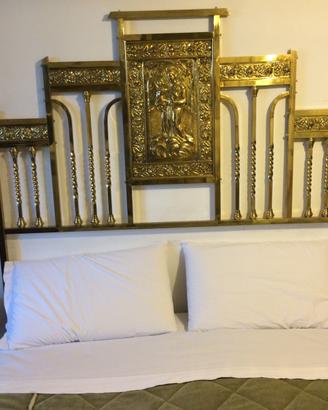 Letto matrimoniale in ottone.