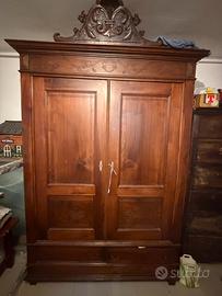 Armadio in legno inizi 900  intagliato