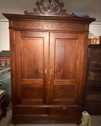 Armadio in legno inizi 900  intagliato