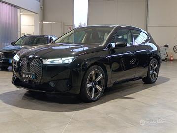 BMW iX xdrive40 pacchetto sportivo