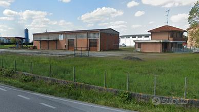 Ferrara - Capannone con uffici e piazzale