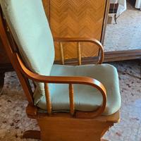 Poltrona a dondolo in legno massello