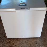 congelatore a pozzetto Whirlpool Space + 204 Litri