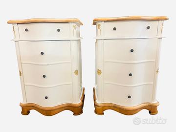 Comodini bianchi restaurati con piano legno