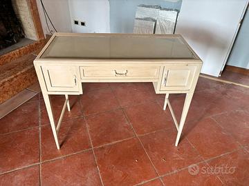 Tavolino/scrittoio con vetro