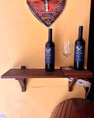 Mensola e porta bottiglie di vino
