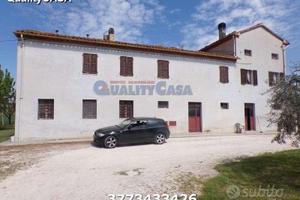 Casale con pozzo e terreno a jesi