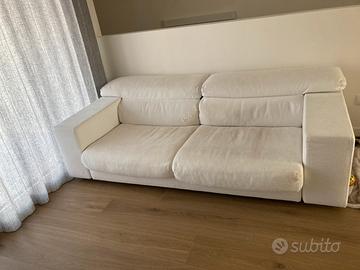 Divano tre posti in tessuto