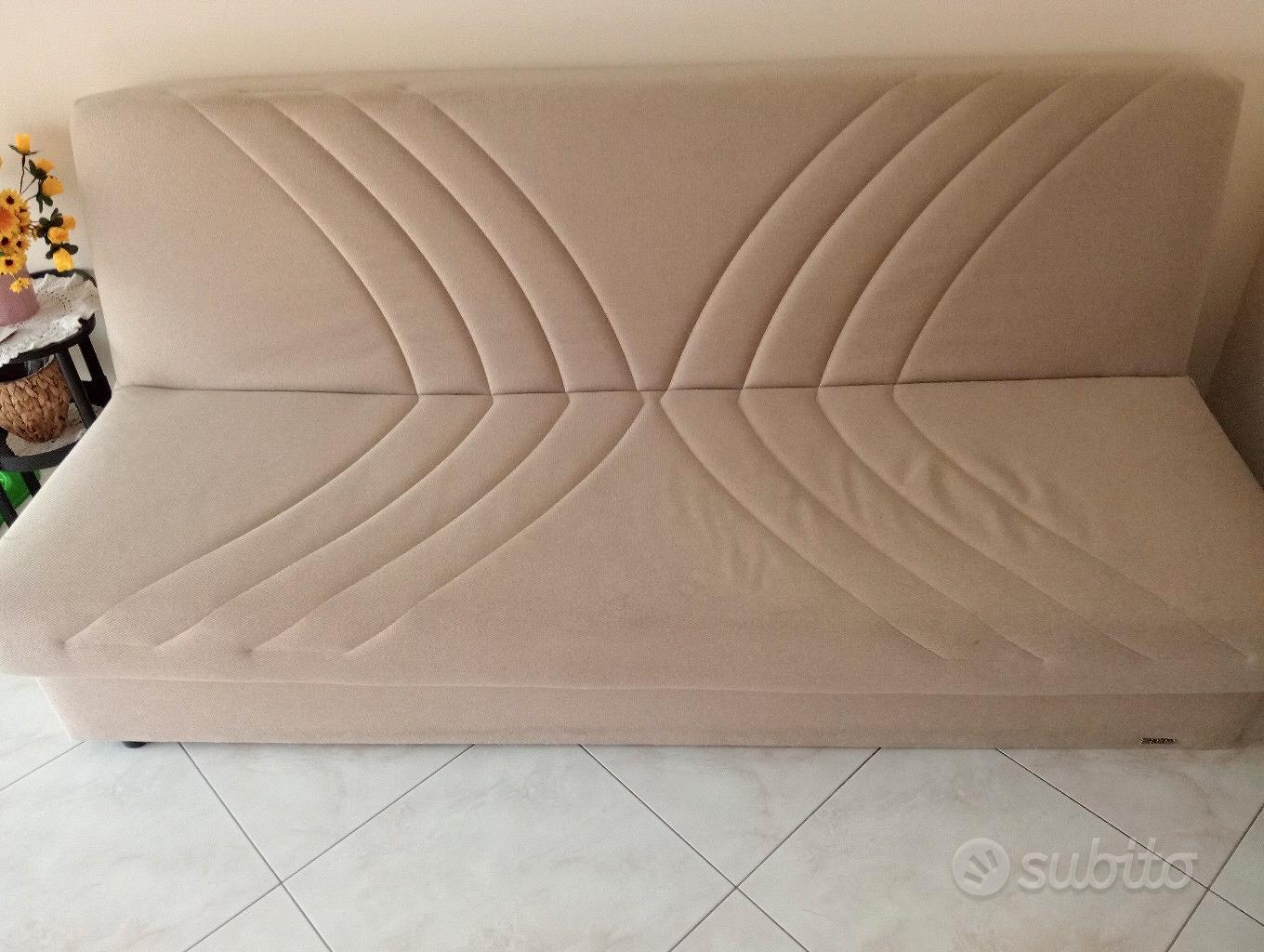 divano tre posti,con contenitore e letto Arredamento e