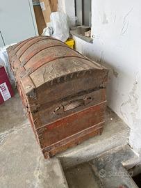 Antico baule da viaggio